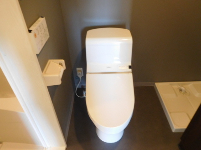 トイレ　ウォシュレットつきで設備充実
