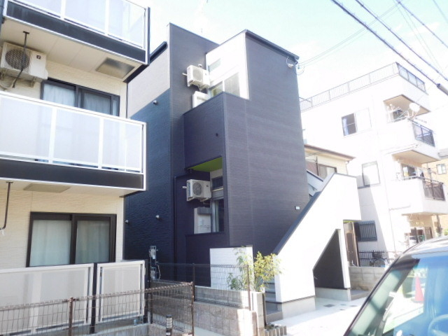 建物外観　こじんまりした総戸数少なめの物件です