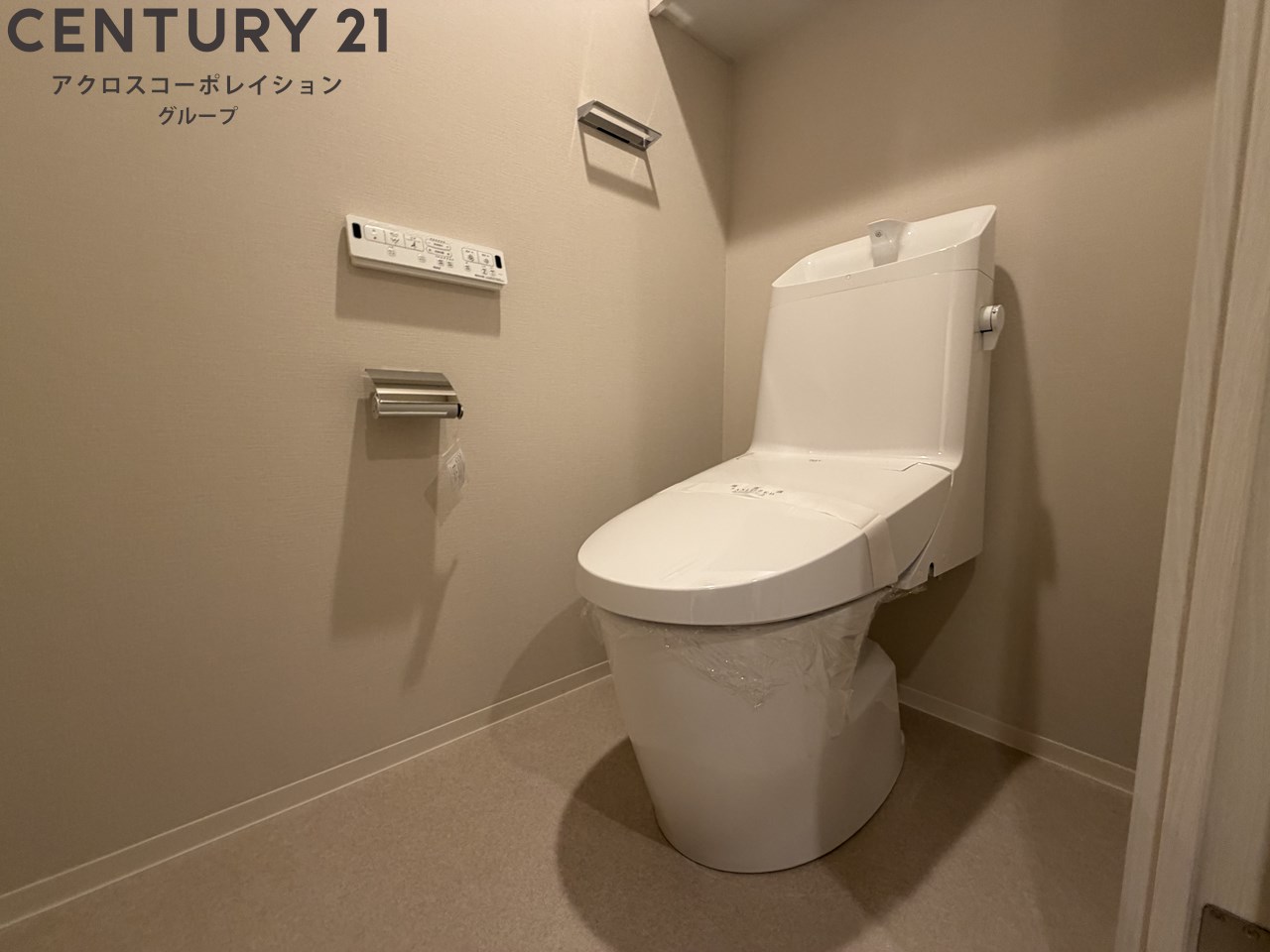 トイレ　温水洗浄便座付きのトイレです♪