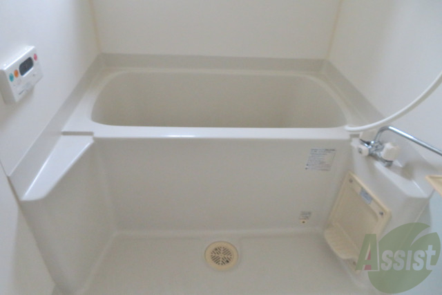 バス・シャワールーム　浴室は追焚機能、浴室乾燥機付きです。一日の疲れが落ちそうです