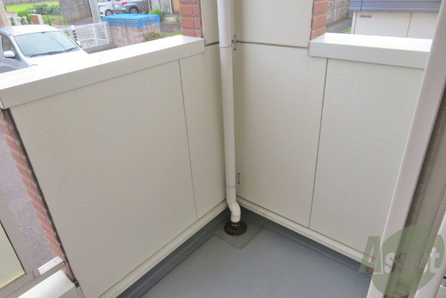 バルコニー　バルコニーは長さも幅も丁度いい広さでのびのび出来そうですね。