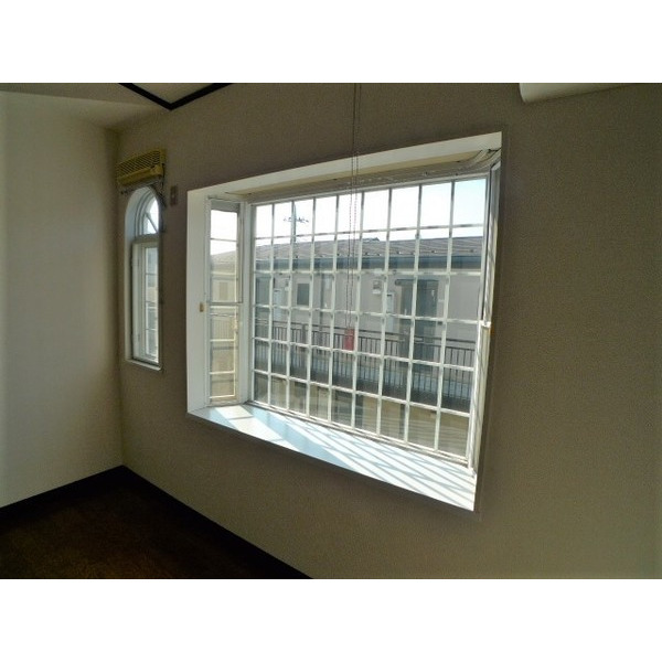 バルコニー　採光性のある出窓