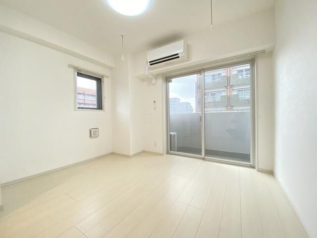 居室・リビング　☆明るい洋室☆