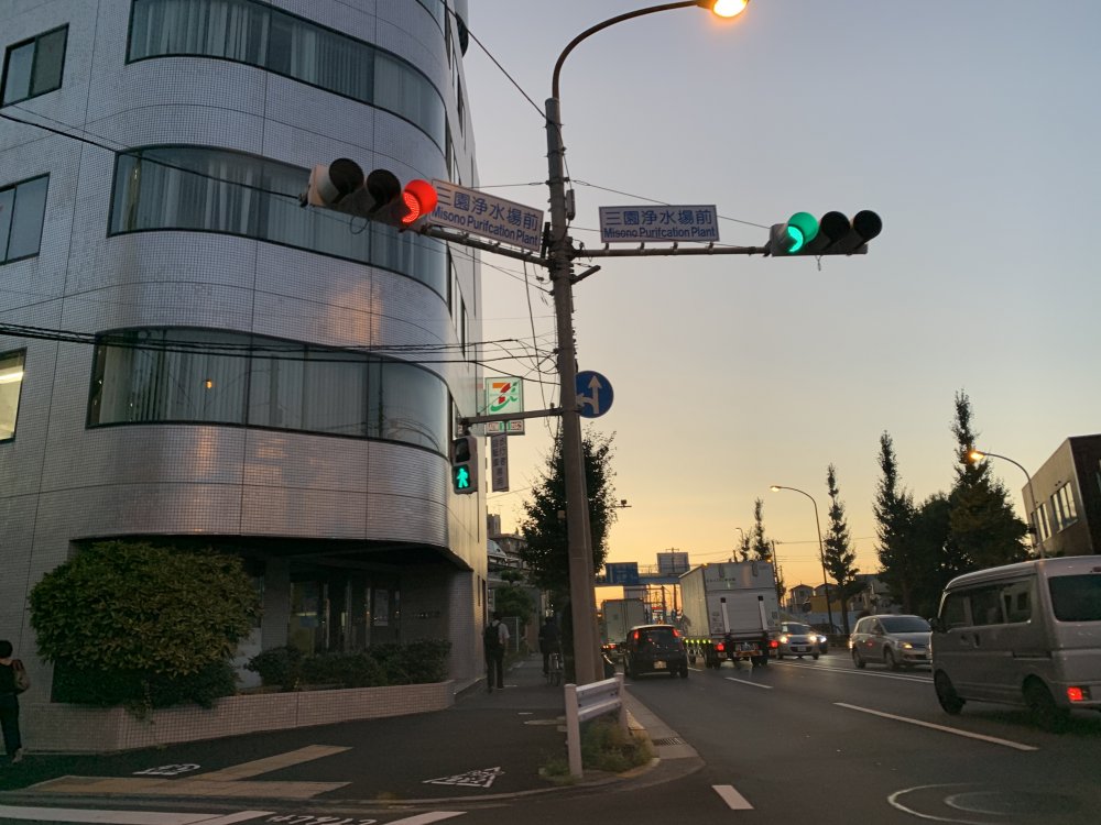 コンビニ　セブンイレブン（コンビニ）まで255m