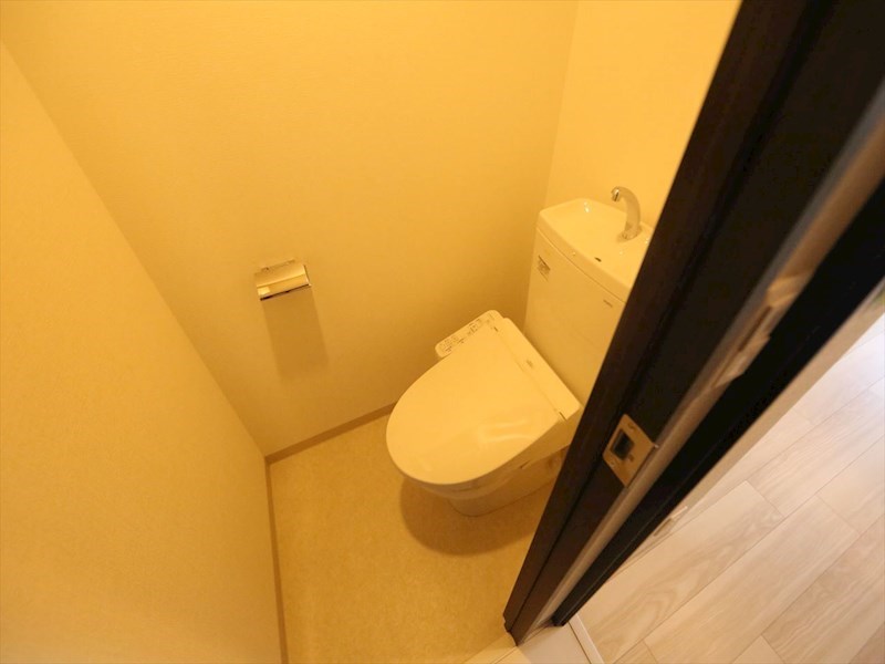 トイレ　温水洗浄暖房便座付トイレ