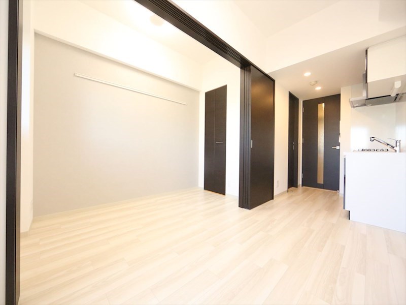 居室・リビング　ＤＫ6.4帖　洋室3帖　つなげても仕切っても使えます