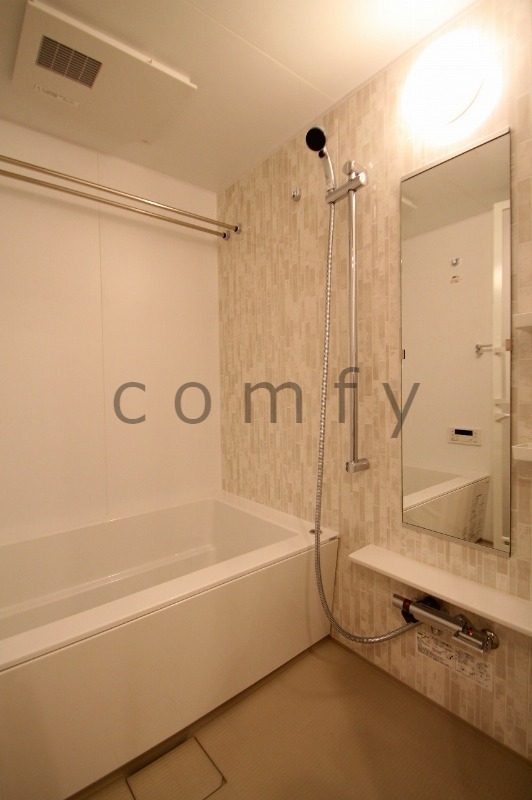 バス・シャワールーム　バスルーム