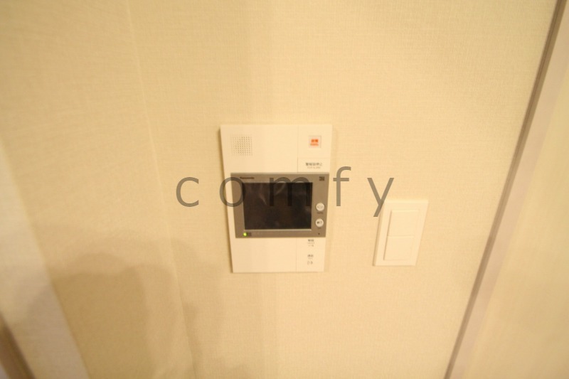 セキュリティ　モニター付きインターホン玄関