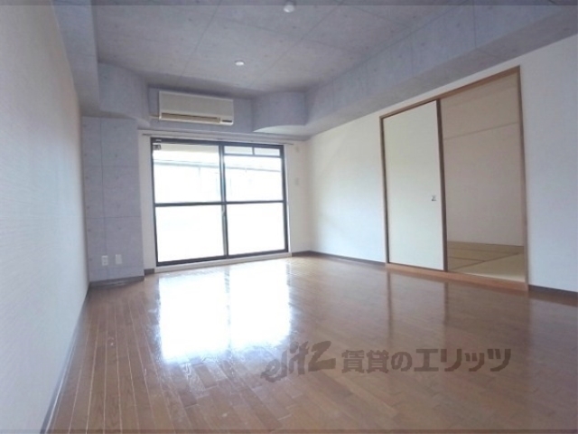 居室・リビング　広々としたリビングでリラックス！！