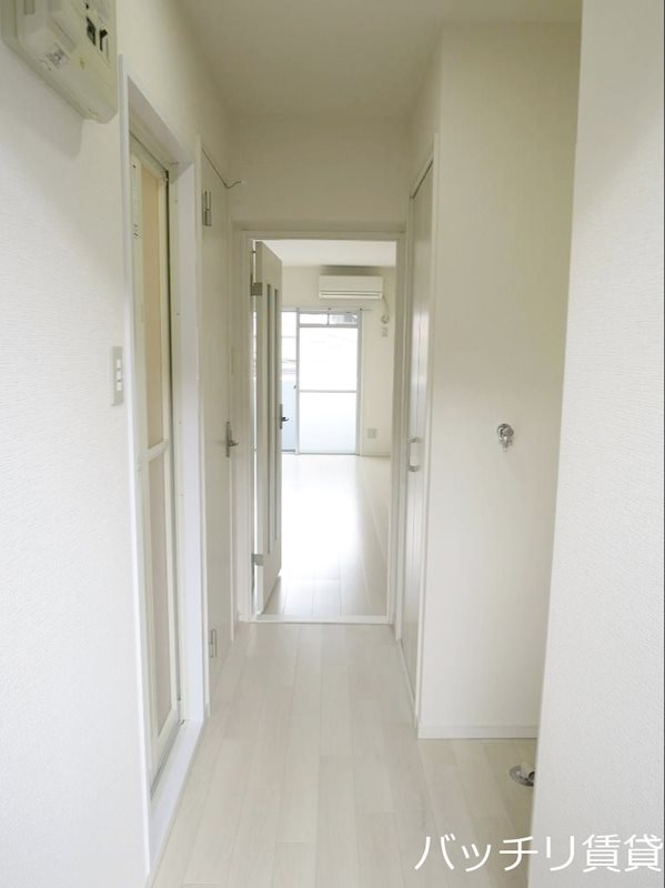 玄関　画像は別号室タイプの為、現状を優先致します。