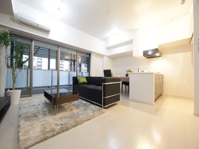 居室・リビング　ＬＤＫ14帖　カウンターキッチン　エアコン完備　バルコニー