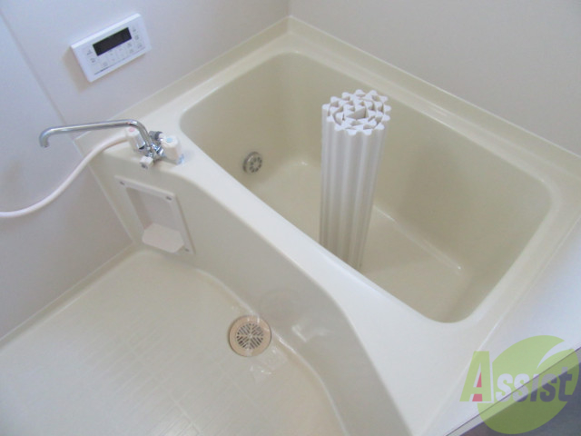 バス・シャワールーム　お風呂です。広いので足を伸ばしてゆっくりできますね