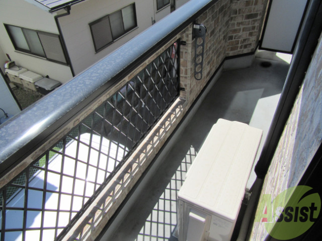 バルコニー　こちらはバルコニーです。作業がしやすそうですね