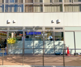 コンビニ　ローソンTHE　TOYOSU　TOWER店（コンビニ）まで130m