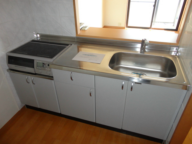 キッチン　写真は302号室です。