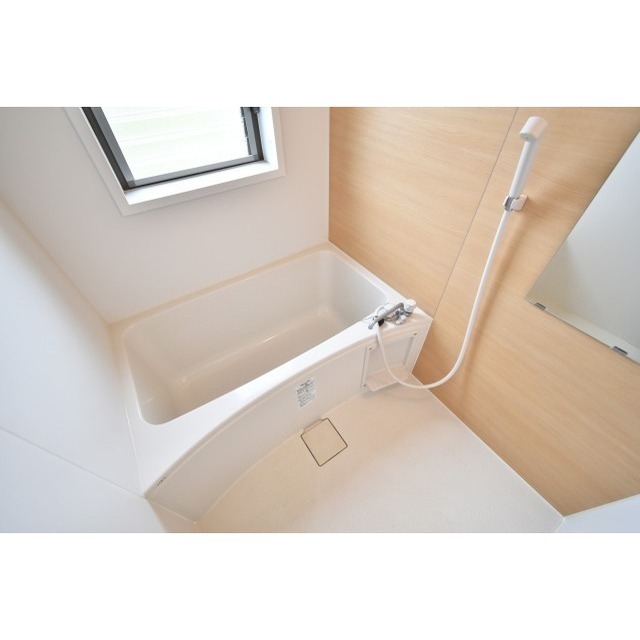 バス・シャワールーム　コンパクトで使いやすいお風呂です※別号室のお写真になります。