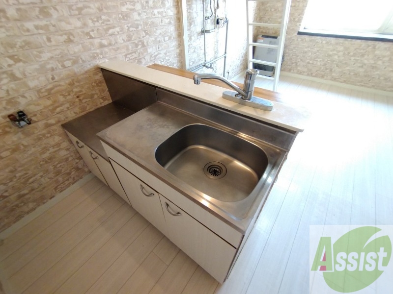 キッチン　ガスキッチンです。２口コンロが設置できます。