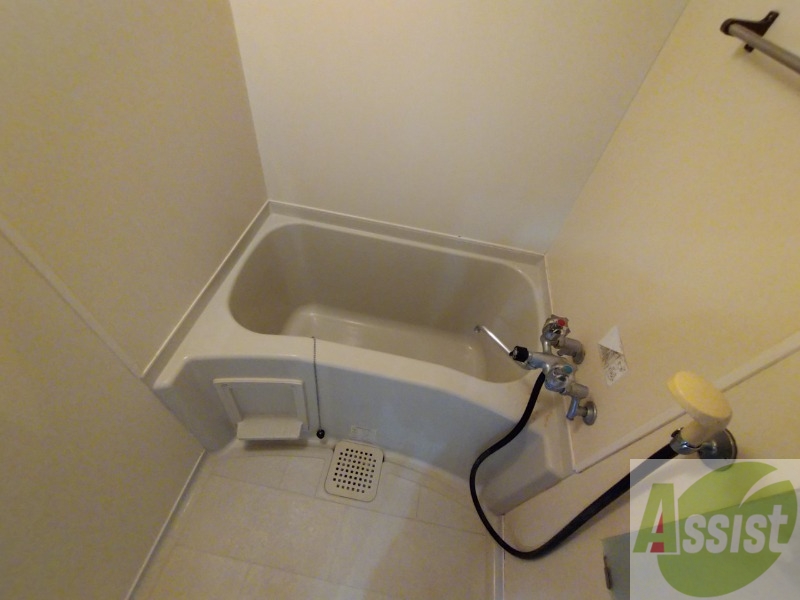 バス・シャワールーム　お風呂になります。一日の疲れを癒してくださいね。