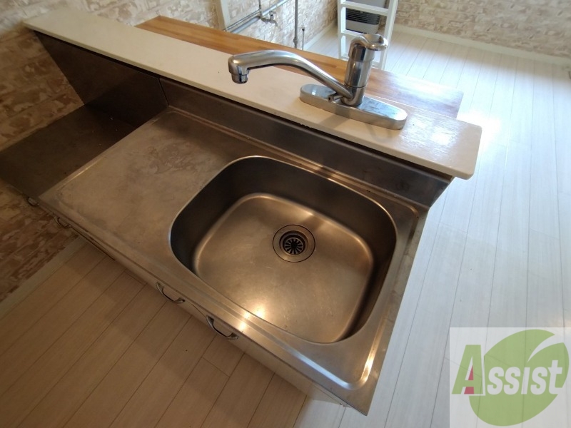 洗面設備　洗面台はありませんがこちらで洗顔などができます。