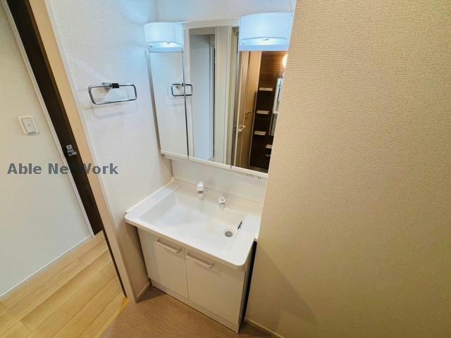 洗面設備　同型類似のものです。