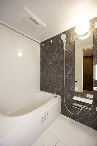 バス・シャワールーム　※写真は同タイプ住戸です。