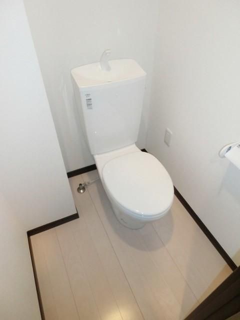 トイレ　広々としたトイレです。