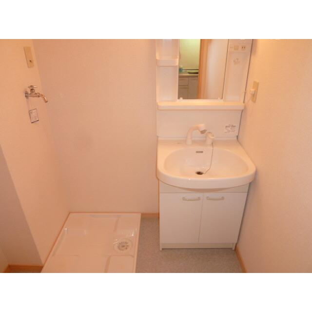 洗面設備　コンパクトで使いやすい洗面所