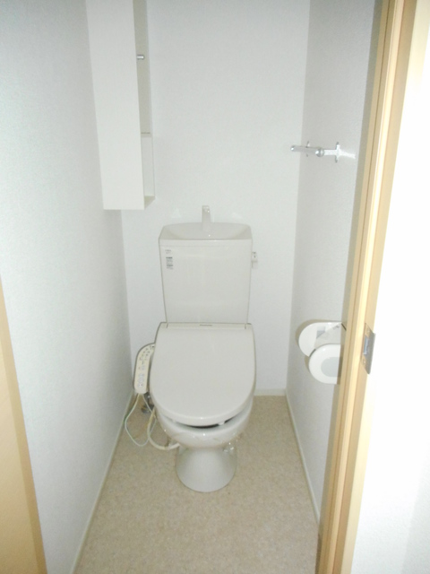 トイレ　温水洗浄便座。