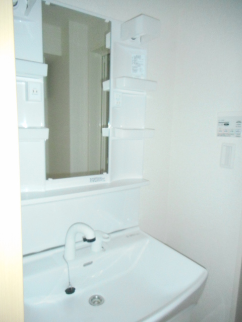 洗面設備　洗髪洗面化粧台。