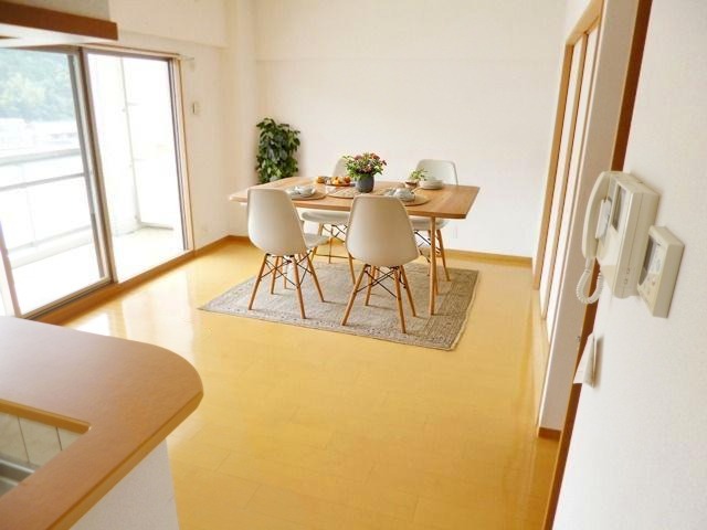 居室・リビング　ＣＧで家具等を配置したもので家具等は含まれません。