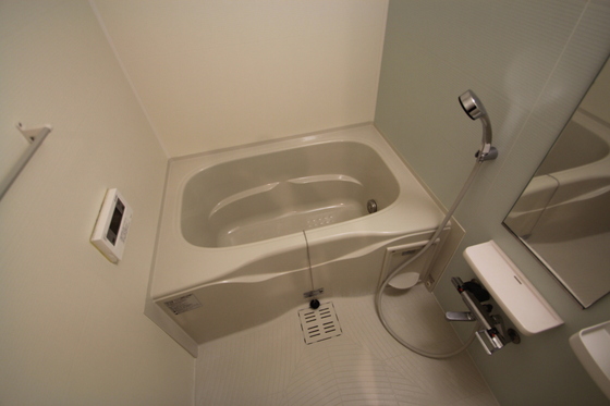 バス・シャワールーム　※別部屋の写真です