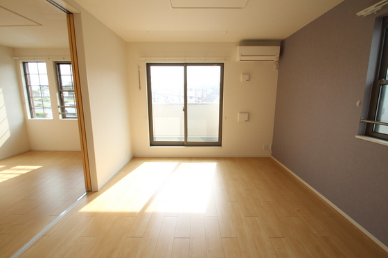 居室・リビング　※別部屋の写真です