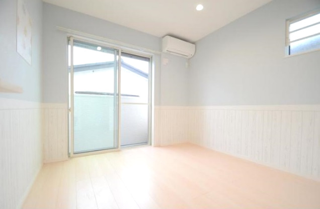 居室・リビング　2面採光の居室です