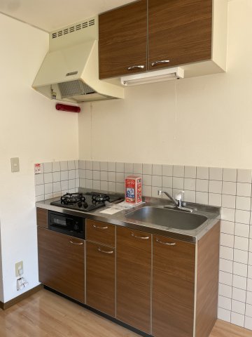 キッチン　2022年8月撮影※現況を優先いたします。