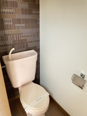 トイレ　2022年8月撮影※現況を優先いたします。