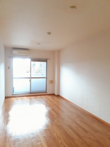 居室・リビング　こちらの居間で趣味の時間をお楽しみください