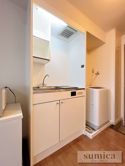 キッチン　モデルルーム写真。家具家電は付いておりません。