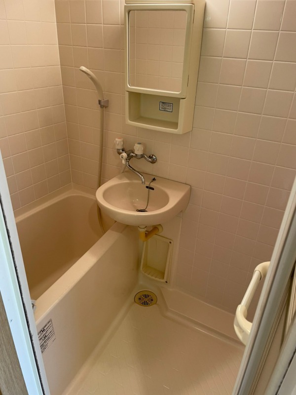 バス・シャワールーム　※別部屋参考写真