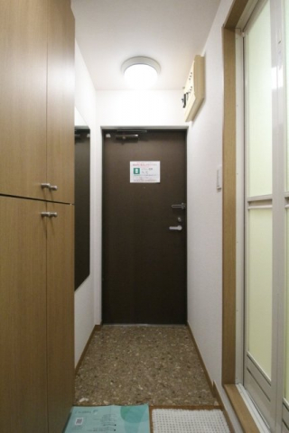 玄関　※別部屋参考写真