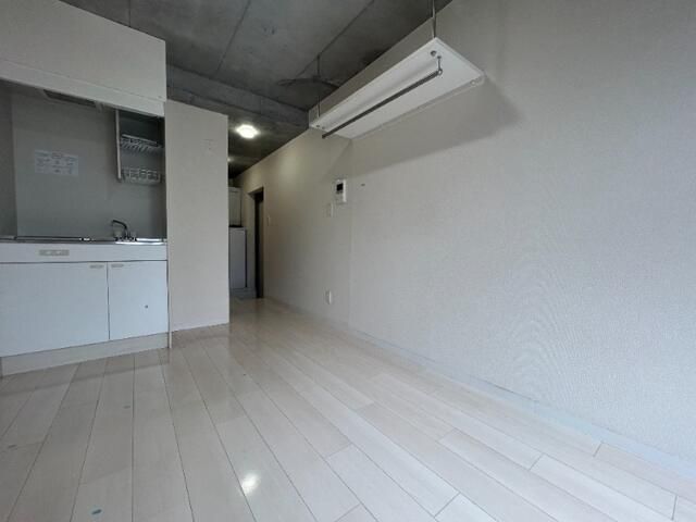 居室・リビング　■エアコン■24時間換気システム■２面採光■内装コンクリート