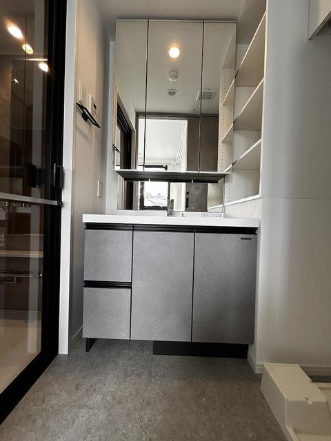 洗面設備　※写真は同タイプ住戸です。