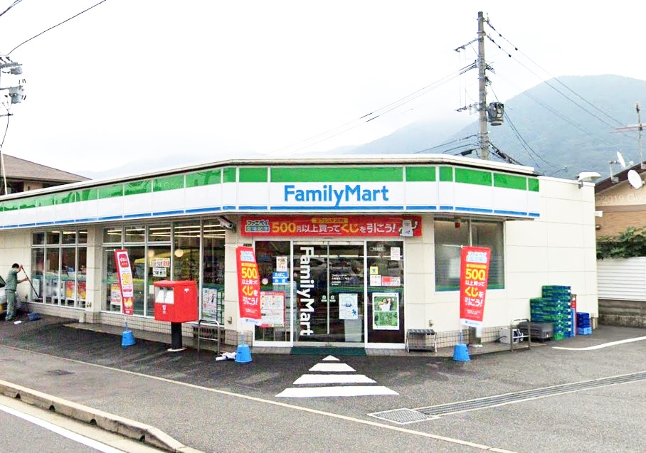 コンビニ　ファミリーマート小倉重住二丁目店（コンビニ）まで140m
