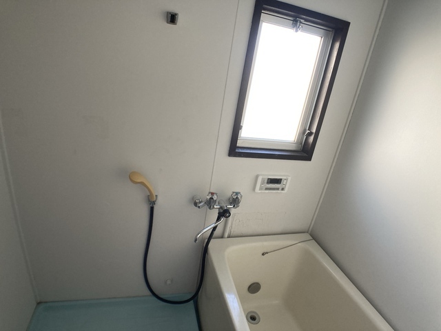 バス・シャワールーム　※補修前の参考画像の為、設備等は現況優先。