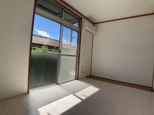 居室・リビング　※補修前の参考画像の為、設備等は現況優先。