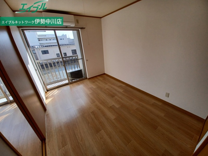 居室・リビング　反転タイプ参考写真