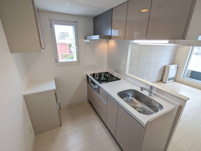 キッチン　窓有り