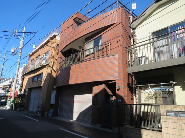 建物外観　Ｌ字の建物です！