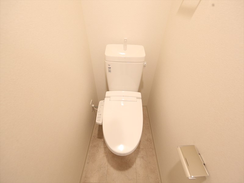 トイレ　温水洗浄暖房便座付トイレ