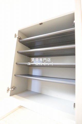 その他設備　収納力たっぷりのシューズボックスで玄関すっきり！