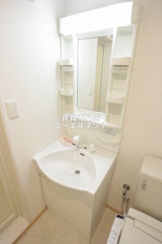 洗面設備　清潔感ある独立洗面台で毎日気持ちよく♪